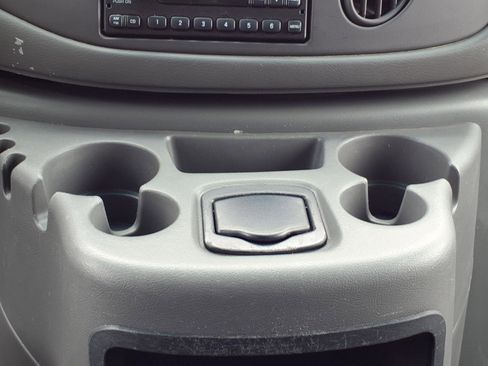 Used 2004 Ford E-350 and Econoline 350 XLT image 12