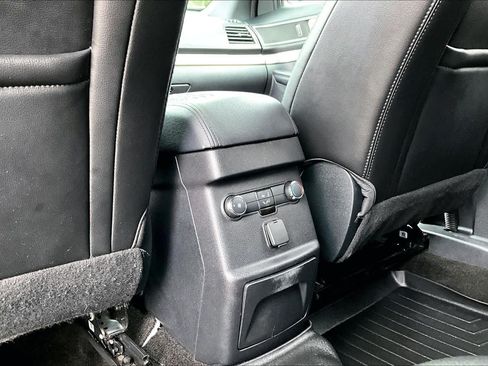 Used 2018 Ford Explorer XLT w/ Equipment Group 202A AWD/4WD image 36