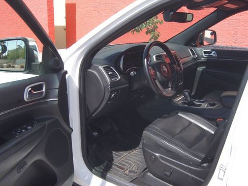 Used 2018 Jeep Grand Cherokee Limited image 11