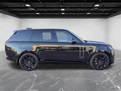 Used 2023 Land Rover Range Rover SE image 11