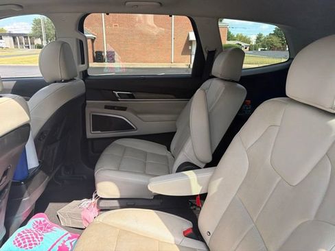 Used 2021 Kia Telluride EX w/ EX Premium Package FWD image 11