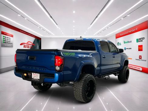 Used 2018 Toyota Tacoma TRD Sport AWD/4WD image 7