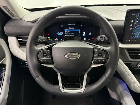 Used 2025 Ford Explorer Platinum w/ Ultimate Package image 45