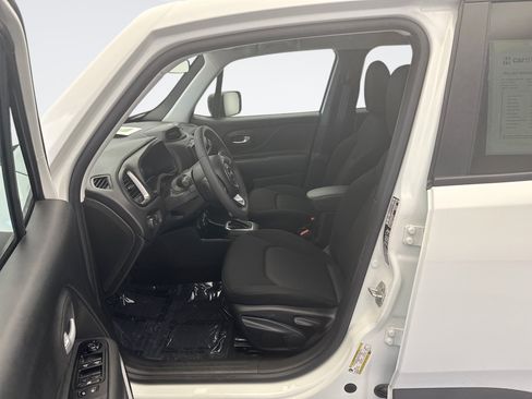 Used 2023 Jeep Renegade Latitude AWD/4WD image 10