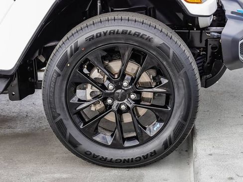Used 2023 Jeep Wrangler Unlimited Sahara AWD/4WD image 11