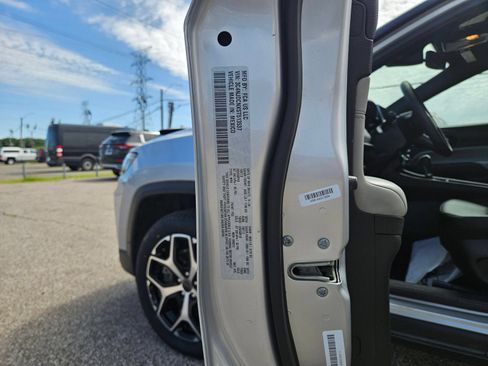 Used 2025 Jeep Compass Limited AWD/4WD image 32