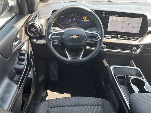 Used 2025 Chevrolet Equinox LT AWD/4WD image 15