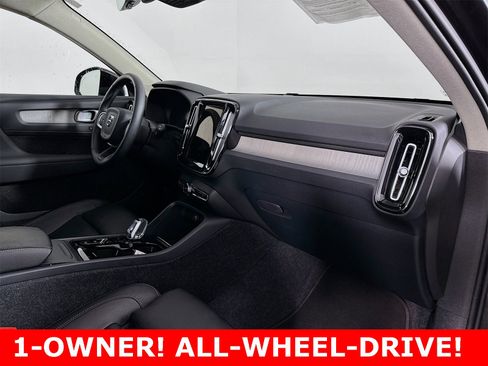 Used 2025 Volvo XC40 B5 Plus image 28