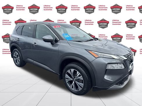 Certified 2021 Nissan Rogue SV image 3