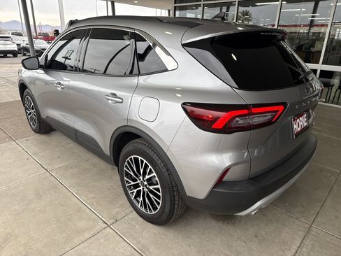 Used 2024 Ford Escape SE image 6