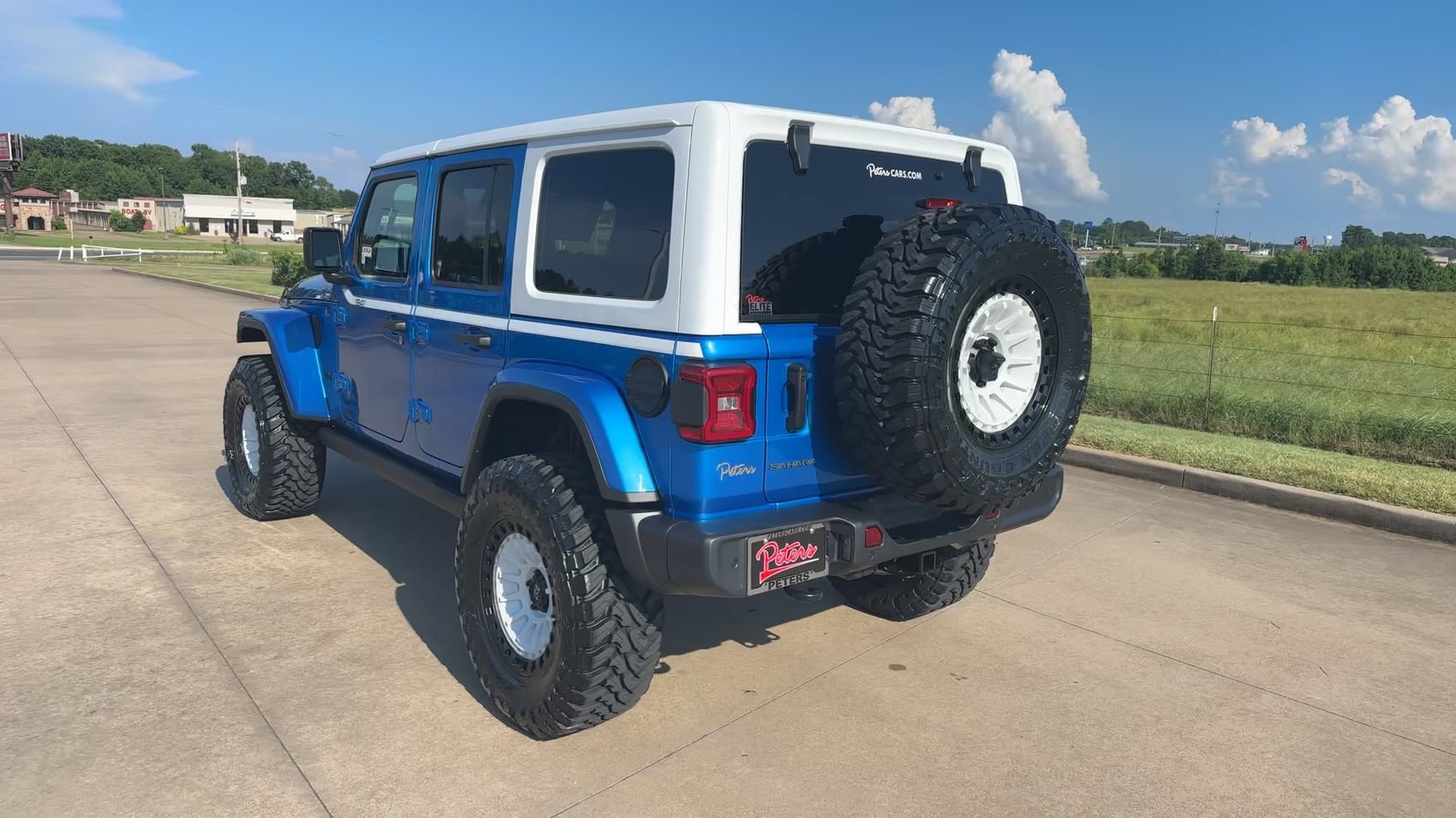 New 2026 Jeep Wrangler Unlimited Sahara w/ Whitecap Package AWD/4WD image 8