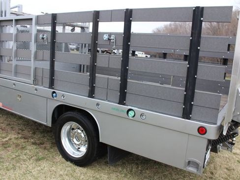 Used 2022 Ford F550 2WD Crew Cab Super Duty w/ XLT Value Package image 13