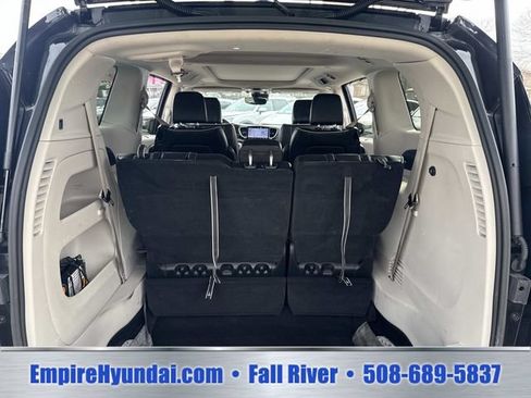 Used 2023 Chrysler Pacifica Limited FWD image 7