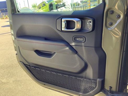 New 2025 Jeep Gladiator Rubicon image 9
