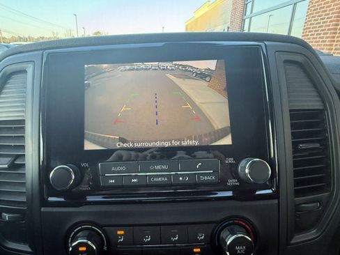 Used 2022 Nissan Titan SV image 29