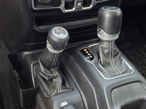 Used 2020 Jeep Wrangler Unlimited Sahara AWD/4WD image 23