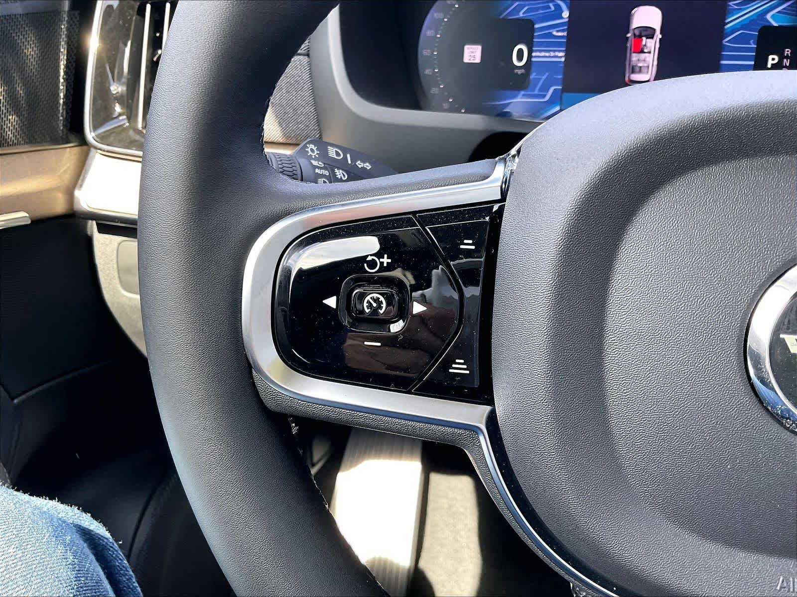 New 2027 Volvo XC90 B5 Plus AWD/4WD image 17