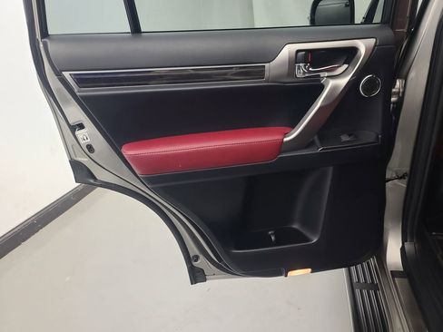 Used 2023 Lexus GX 460 Premium w/ Accessory Package image 18