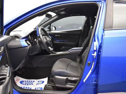 Used 2021 Toyota C-HR XLE image 14