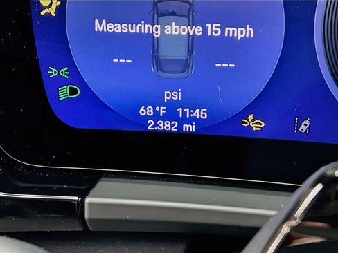 Certified 2026 Porsche Macan Turbo Electric AWD/4WD image 13