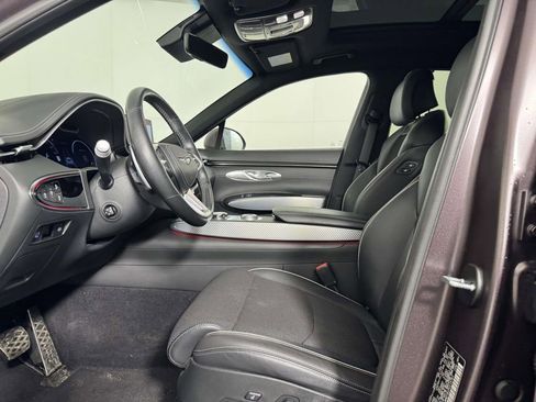 Used 2023 Genesis GV70 2.5T w/ Sport Prestige Package image 4