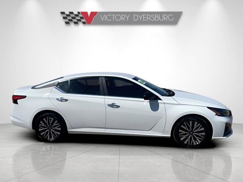 Used 2025 Nissan Altima 2.5 SV FWD image 9