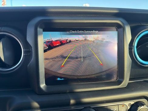 Used 2023 Jeep Wrangler Unlimited Sahara w/ Cold Weather Group image 27