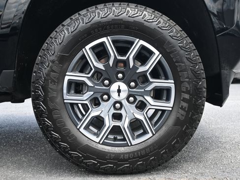 Used 2025 Chevrolet Colorado Z71 w/ Technology Package image 13