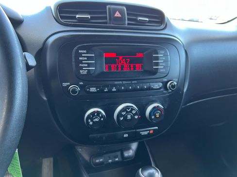 Used 2015 Kia Soul Base image 16