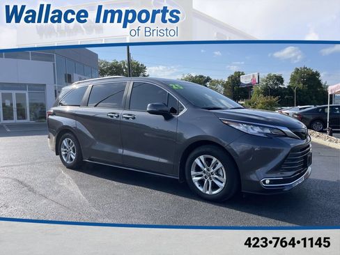 Used 2025 Toyota Sienna Limited AWD/4WD image 1