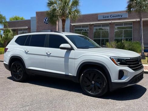 Used 2026 Volkswagen Atlas SE w/ Black Wheel Package FWD image 1