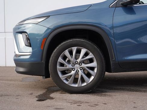 Used 2025 Buick Enclave Preferred image 11