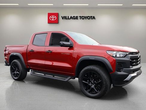 Used 2024 Chevrolet Colorado Trail Boss w/ Technology Package image 7