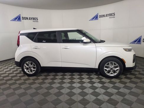 Used 2022 Kia Soul LX w/ Technology Package image 9