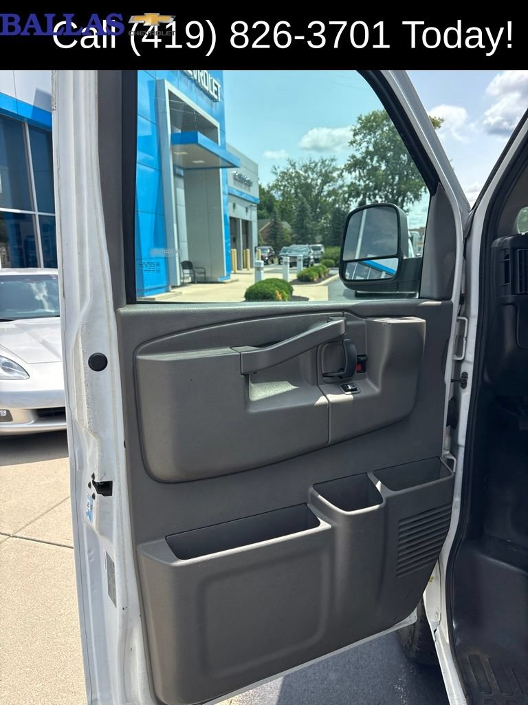 Certified 2017 GMC Savana 2500 Extended RWD image 11