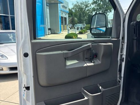 Certified 2017 GMC Savana 2500 Extended RWD image 11