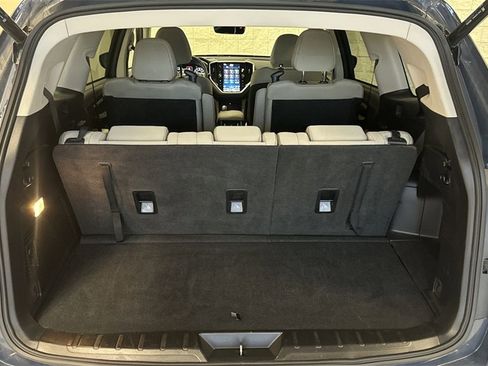 Used 2024 Subaru Ascent Premium w/ Convenience Package image 8