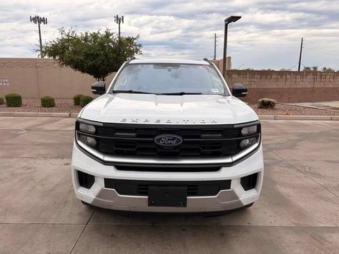 Used 2025 Ford Expedition Max Platinum AWD/4WD image 3