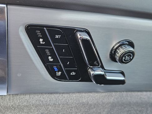 New 2026 Cadillac Vistiq Premium Luxury w/ LPO, Floor Liner Package image 22