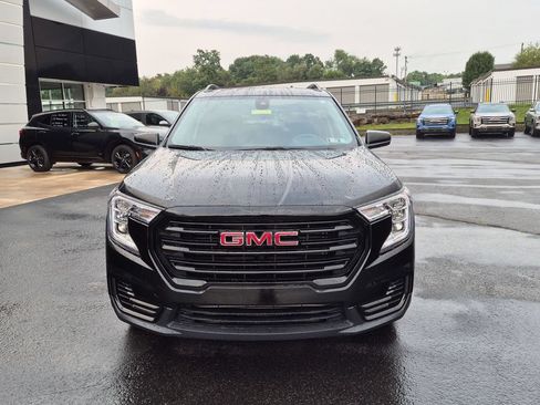 Used 2024 GMC Terrain SLE w/ Driver Convenience Package AWD/4WD image 2