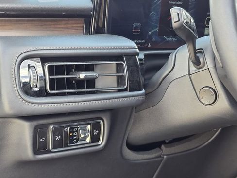 Used 2025 Lincoln Aviator Reserve w/ Luxury Package image 20