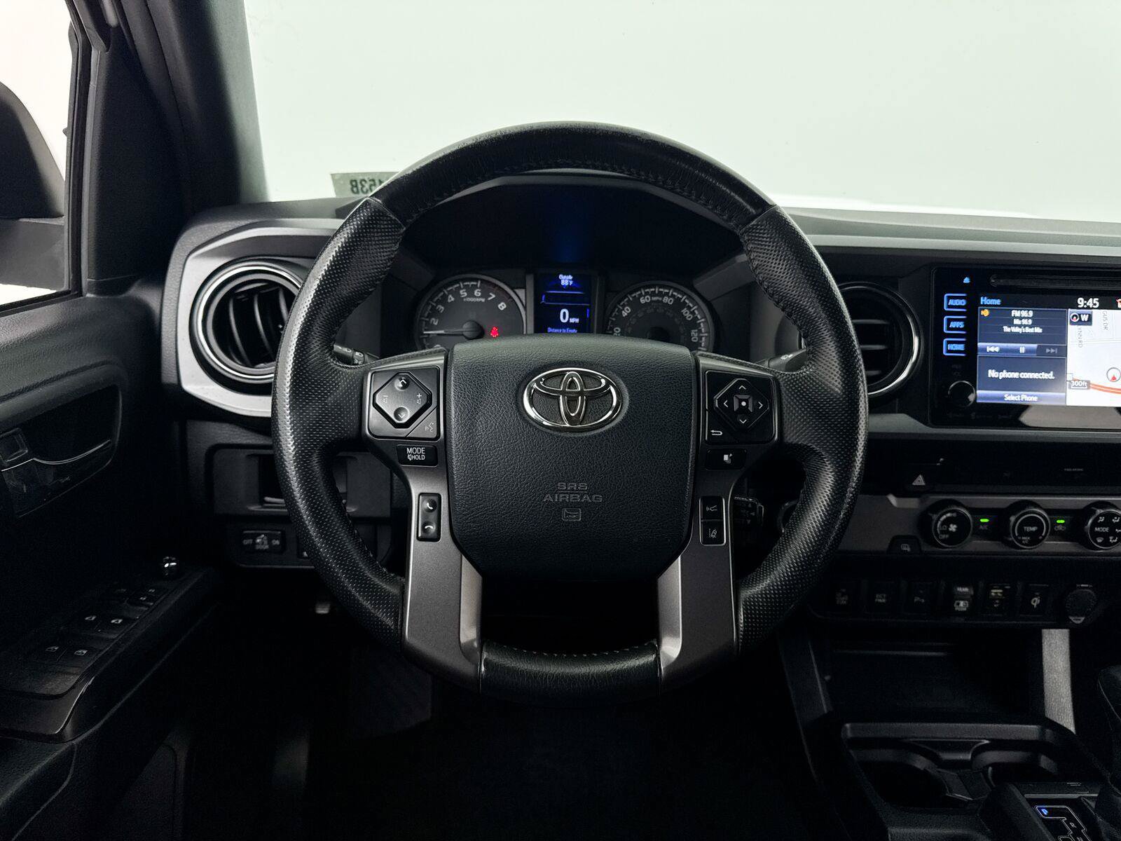 Used 2018 Toyota Tacoma TRD Sport w/ Technology Package RWD image 3