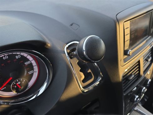 Used 2019 Dodge Grand Caravan SXT image 26