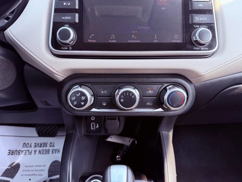 Used 2021 Nissan Versa SV image 31