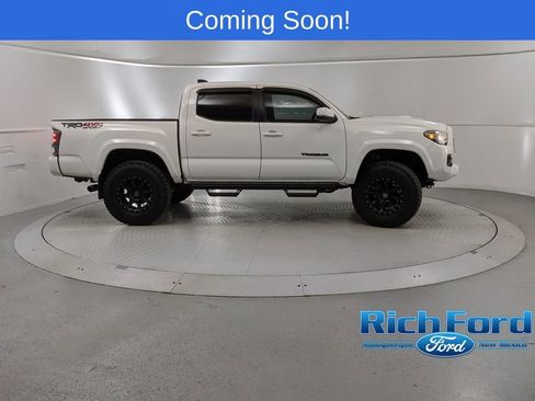 Used 2021 Toyota Tacoma TRD Sport image 2