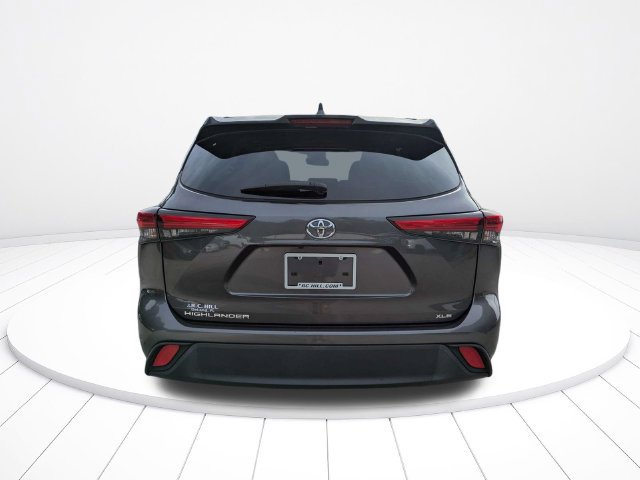 Used 2023 Toyota Highlander XLE FWD image 5