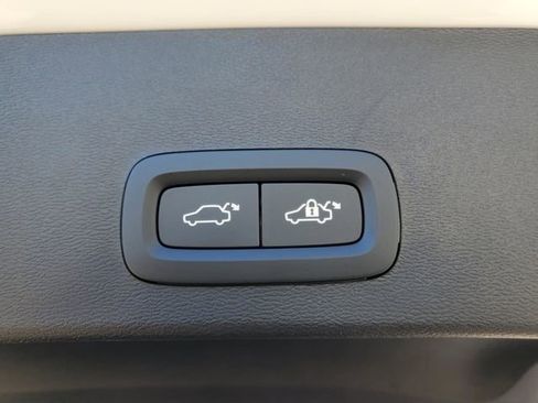 New 2026 Volvo XC40 B5 Ultra w/ Protection Package Premier image 34