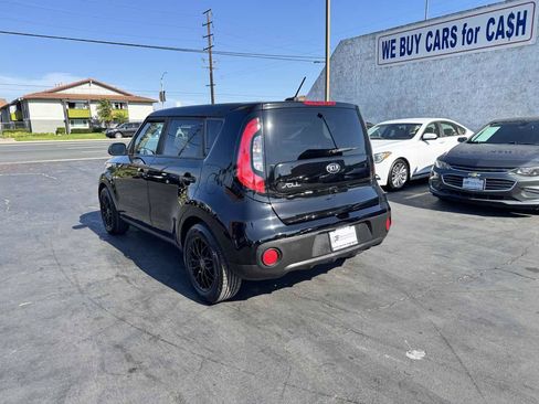 Used 2019 Kia Soul FWD image 2