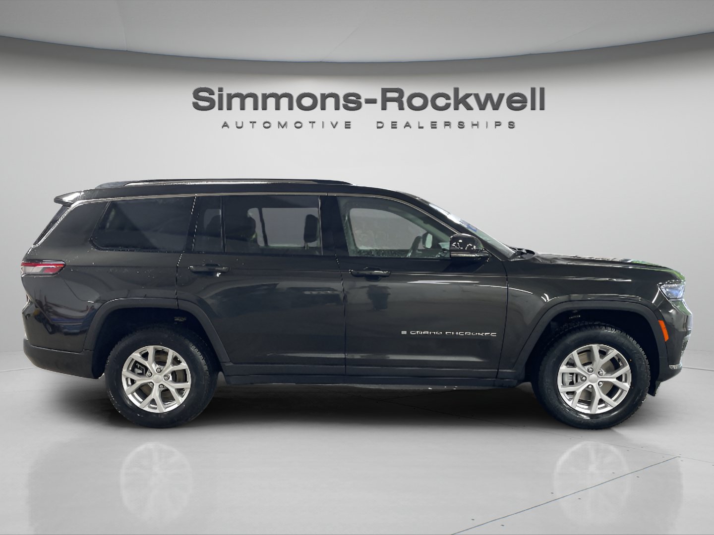 Used 2024 Jeep Grand Cherokee L Limited AWD/4WD image 6