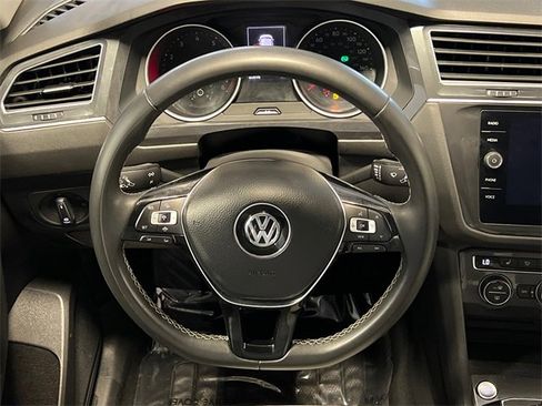 Used 2021 Volkswagen Tiguan SE image 19